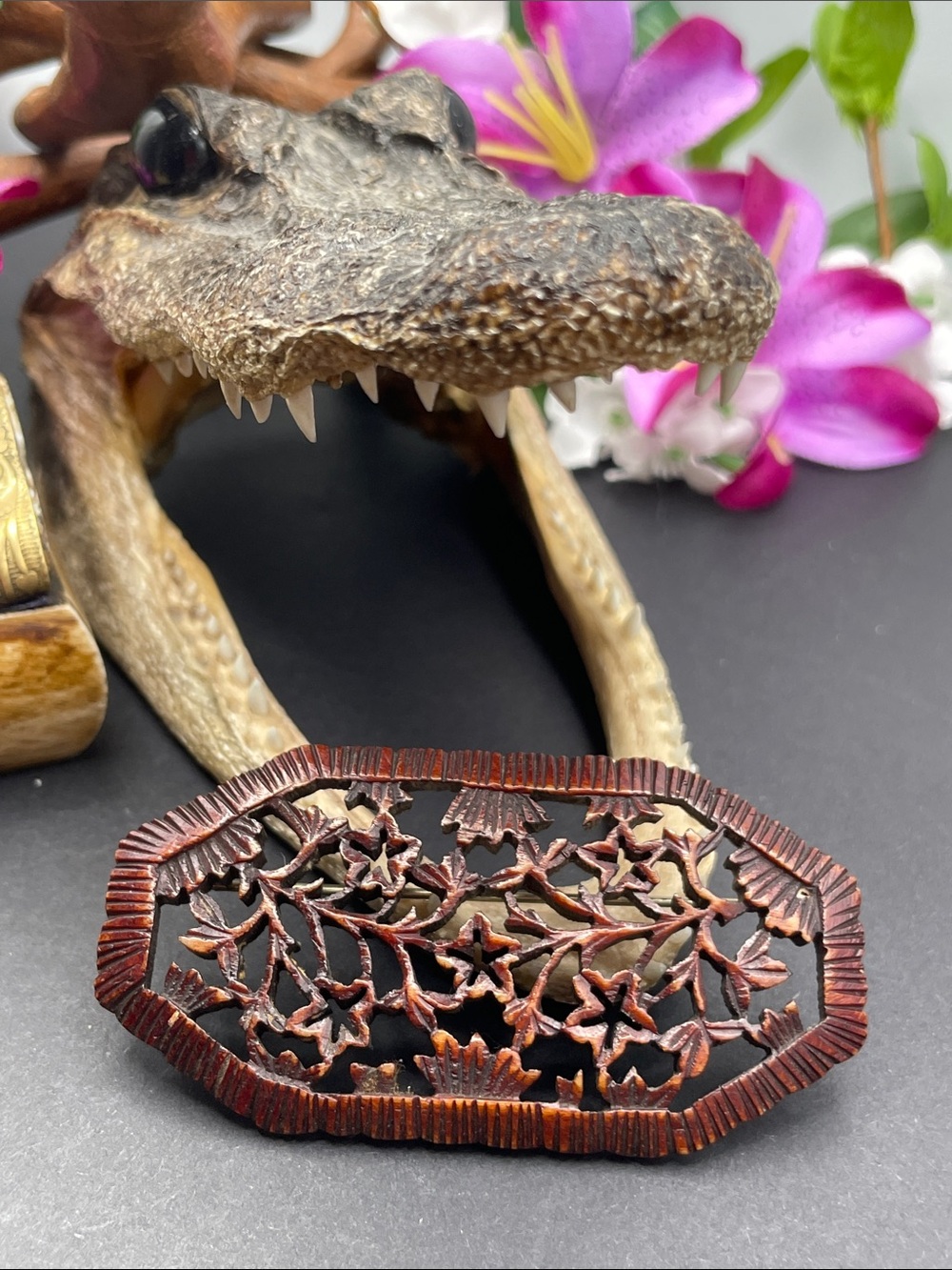 Wood carved floral brooch vintage